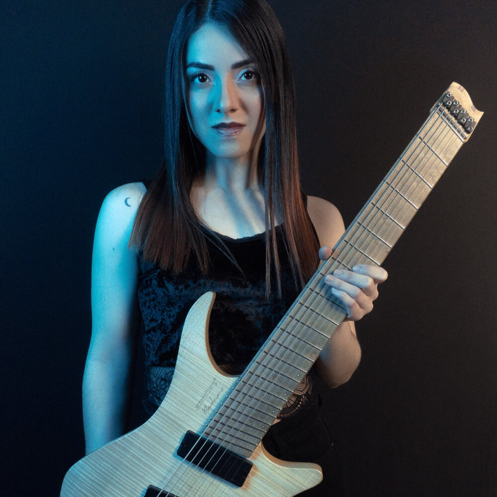 Isabel Víquez | Fishman Artist